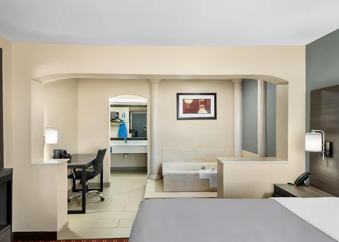 Quality Inn Marshall