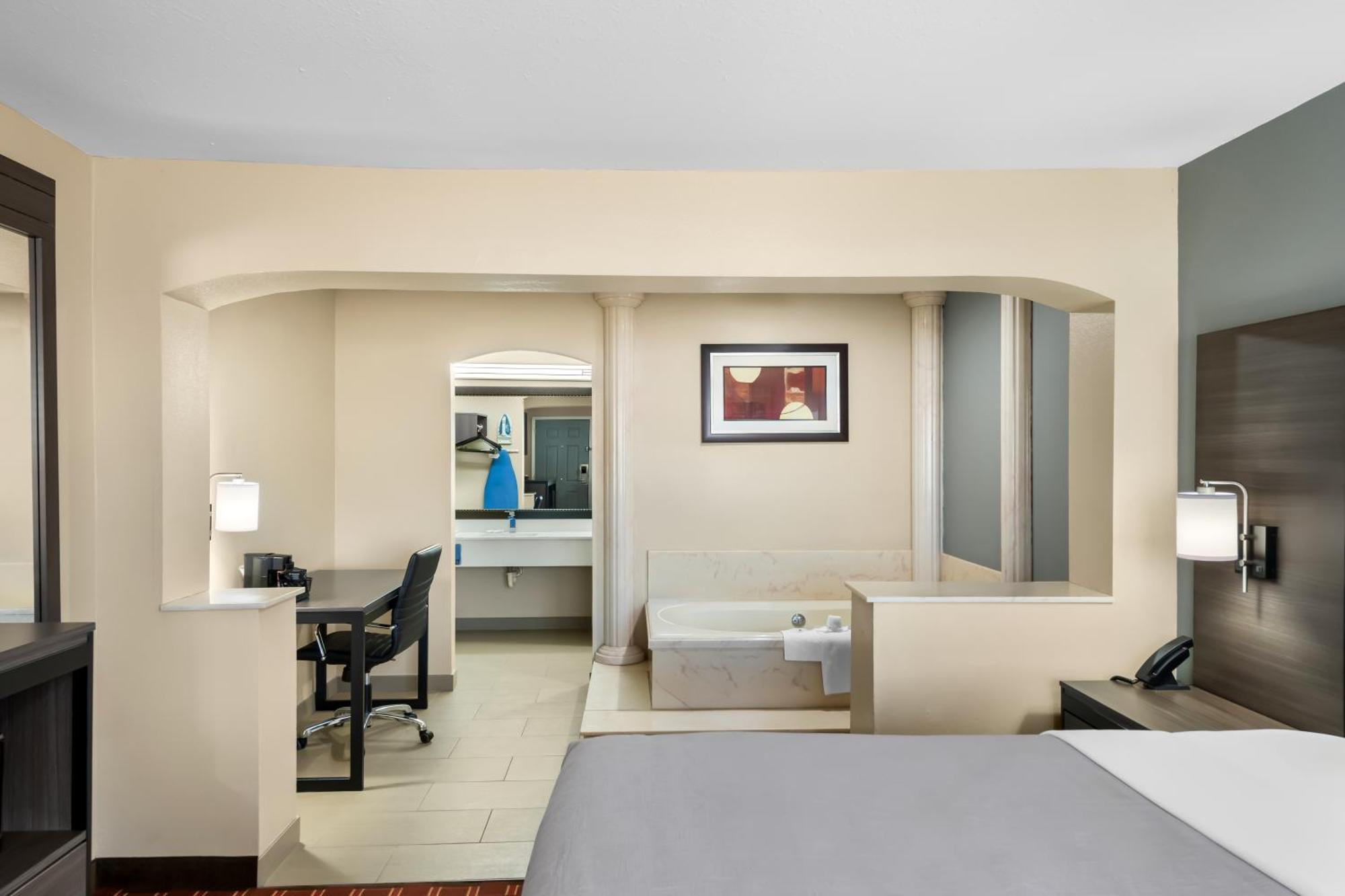 Quality Inn 2*